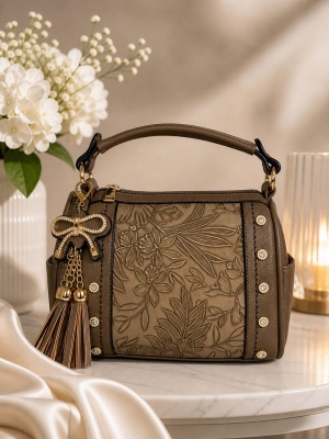 img/products/handbags/xHBT0659-KHA_900.jpeg